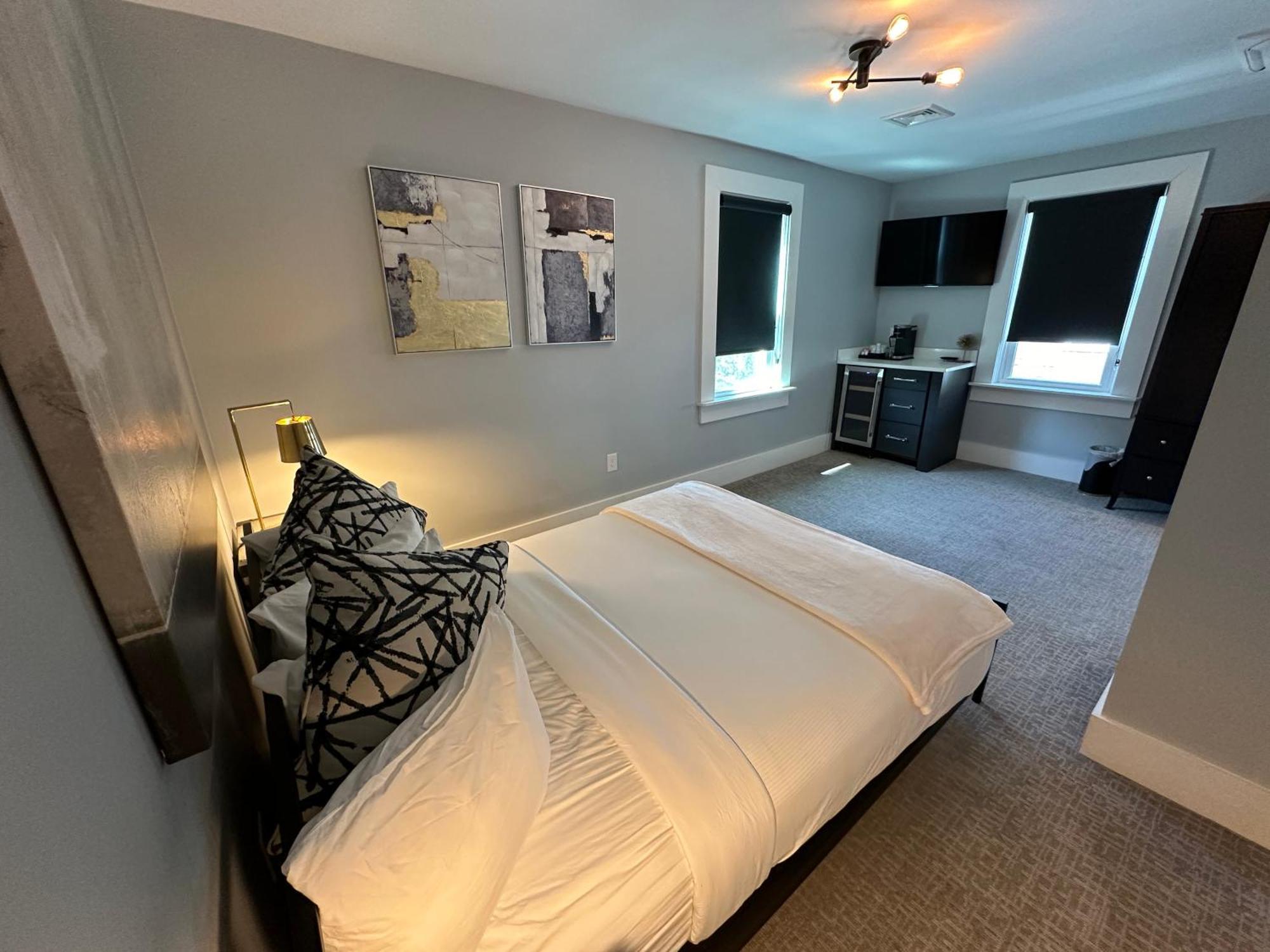 Entire Modern 7 Unit 7 Bath Boutique Inn Нюпорт Екстериор снимка